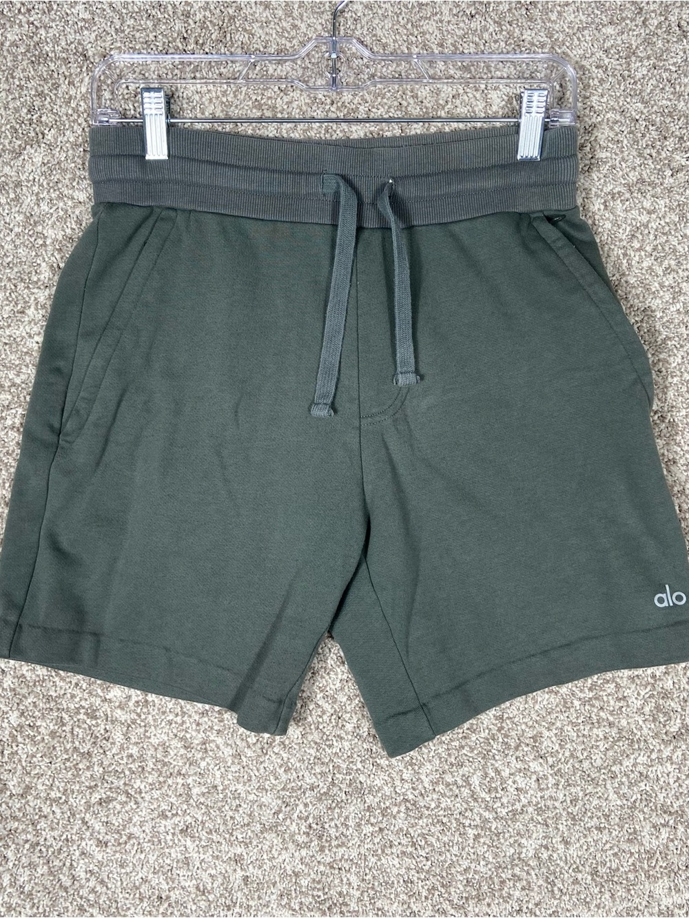 Alo Yoga The Chill Sweat Shorts Unisex Size Small Green Drawstring Pockets Gym